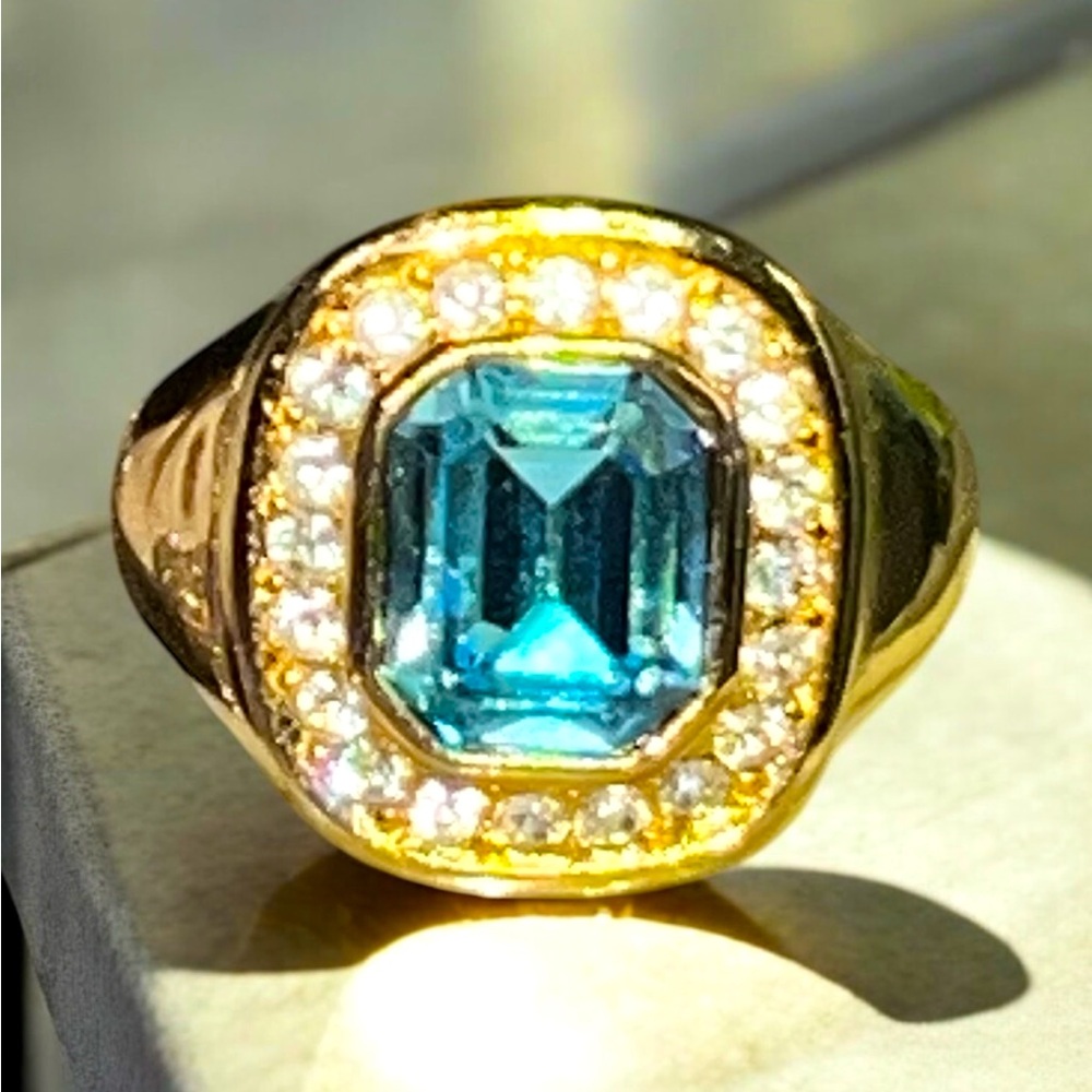 Vintage Christian Dior Gold Tone and Blue Gemstone Halo Ring size 6 - Picture 2 of 16